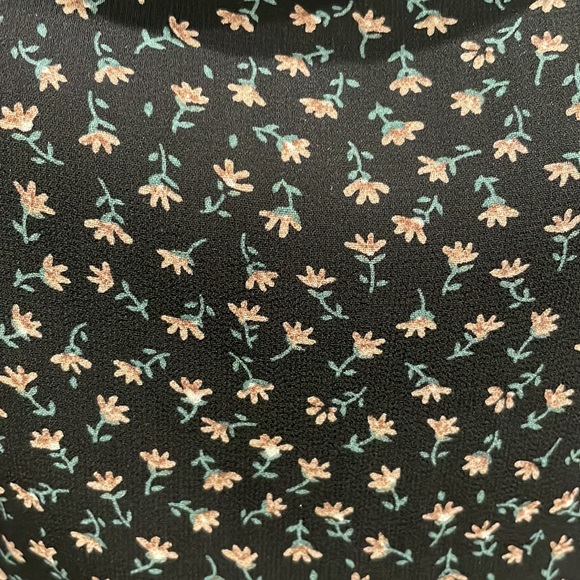 Brandy Melville floral mini skirt - Picture 2 of 3